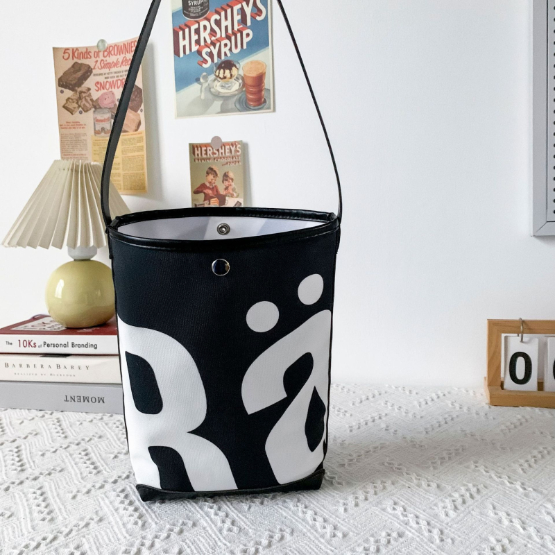 Dámska bucket taška z PU kože, mestský minimalistický štýl, valcovitý tvar, magnetické zapínanie, PU podšívka, vnútorná kapsa so zipsom, sendvičový typ, dvojité ramenné popruhy