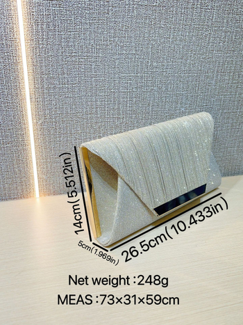 Poliészterből készült keresztpántos clutch táska, vízszintes négyzet alakú forma, fedélzárás, telefon- és ID-zsebbel