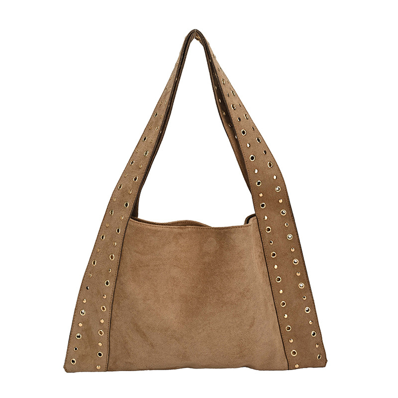 Taška cez rameno typu bucket zo semišu, mestský minimalistický štýl, vodorovný obdĺžnikový tvar, magnetické zapínanie, skrytý zipsový vrecko, dve remene