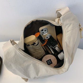 Geantă de umăr din nylon, stil găleată, formă orizontală pătrată, deschidere deschisă, moale