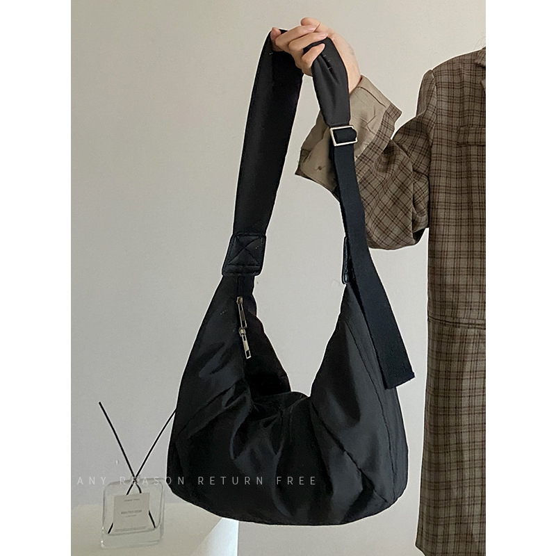 Női crossbody táska dumpling stílusban, pamut anyag, cipzár, poliészter bélés, egy vállpánt
