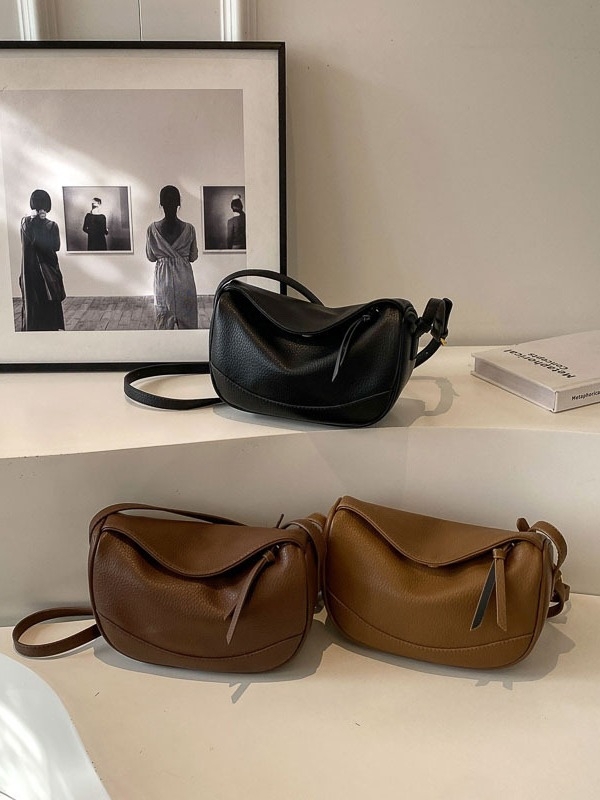 Napi használatra szánt crossbody táska PU anyagból, dumpling alakú, zipzáras zárás, poliészter bélés
