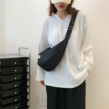 Geantă Dumpling din nailon pentru umăr — stil Dumpling, formă Dumpling, închidere cu fermoar, buzunar interior cu fermoar