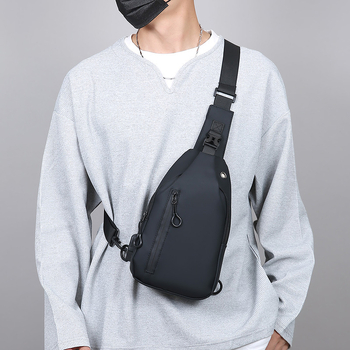 Pánska crossbody taška, mestský minimalistický štýl, PU potiahnutý materiál, odolná voči opotrebeniu, podšívka z polyesteru, určená pre obchodné cestovanie