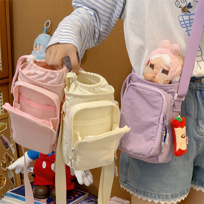 Nylonová cez rameno taška na telefón pre voľný čas a cestovanie, so zipsom a vnútornými priečinkami