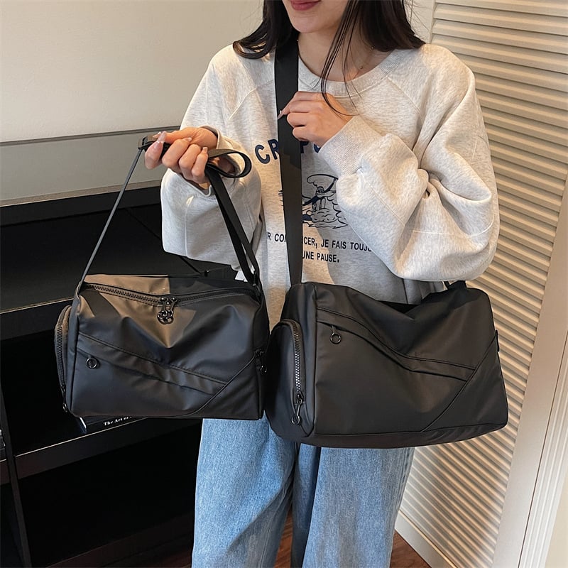 Denim anyagú crossbody táska, cipzáras zárás, belső cipzáras zseb, poliészter bélés, egyetlen vállpánt — városi minimalist stílus mindennapi használatra és utazásokhoz