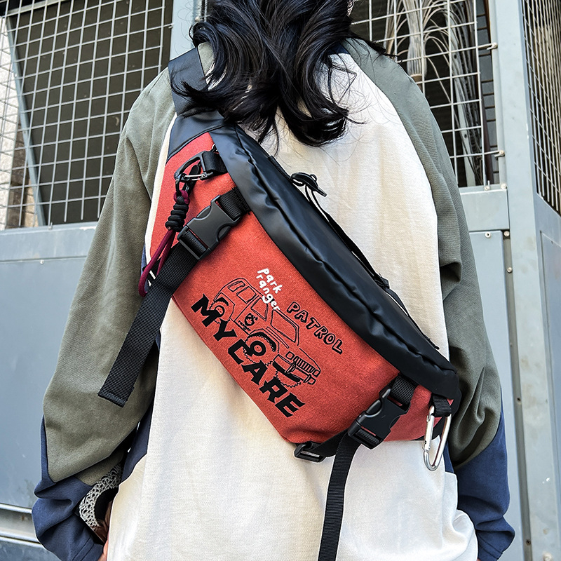 Pánska taška na prsia cez rameno, ulicný štýl, PU materiál, vodeodolná a odolná, vzor s písmenami, podšívka z polyesteru