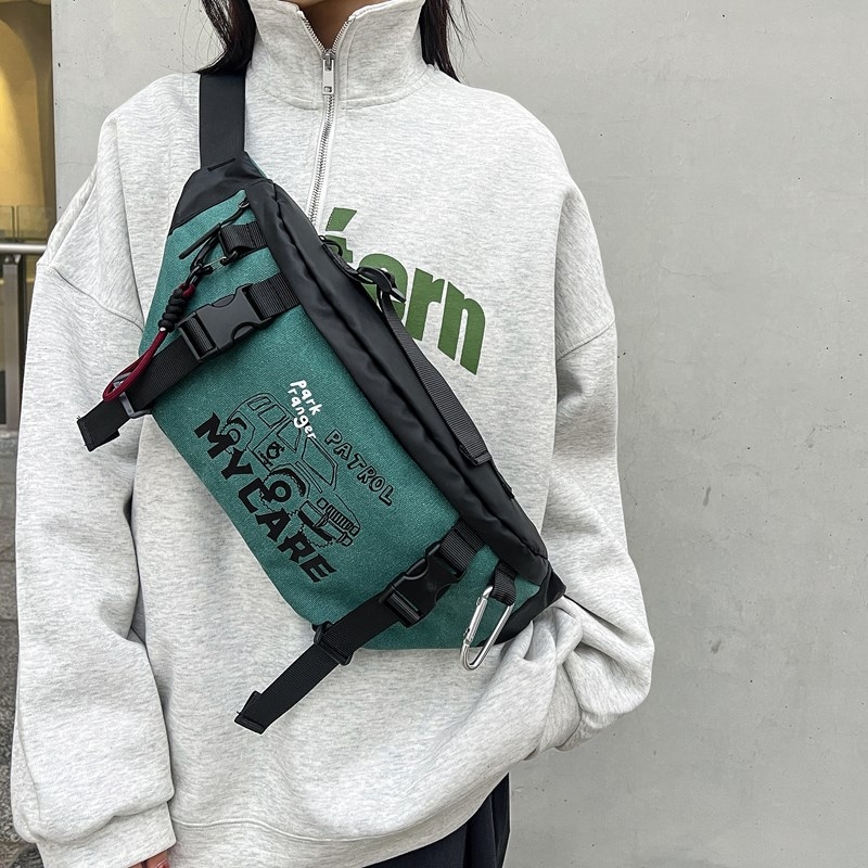 Pánska taška na prsia cez rameno, ulicný štýl, PU materiál, vodeodolná a odolná, vzor s písmenami, podšívka z polyesteru
