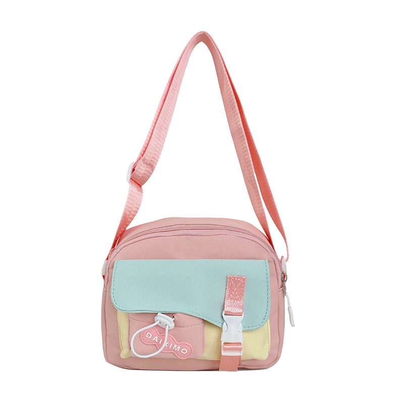 Nylon női crossbody táska – vízszintes négyzet alakú forma, cipzárral záródik, poliészter bélés, egyláncú vállpánt