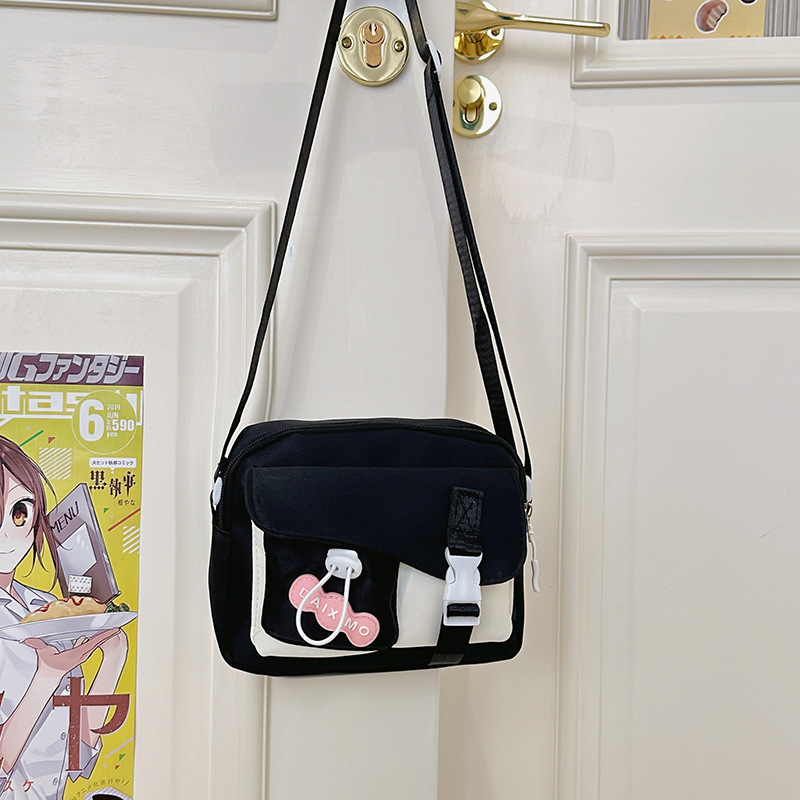 Nylon női crossbody táska – vízszintes négyzet alakú forma, cipzárral záródik, poliészter bélés, egyláncú vállpánt