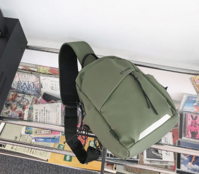 Pánska taška na hrudník, street štýl (nylónová tkanina, polyesterová podšívka, leto 2023, voľnočasové cestovanie)