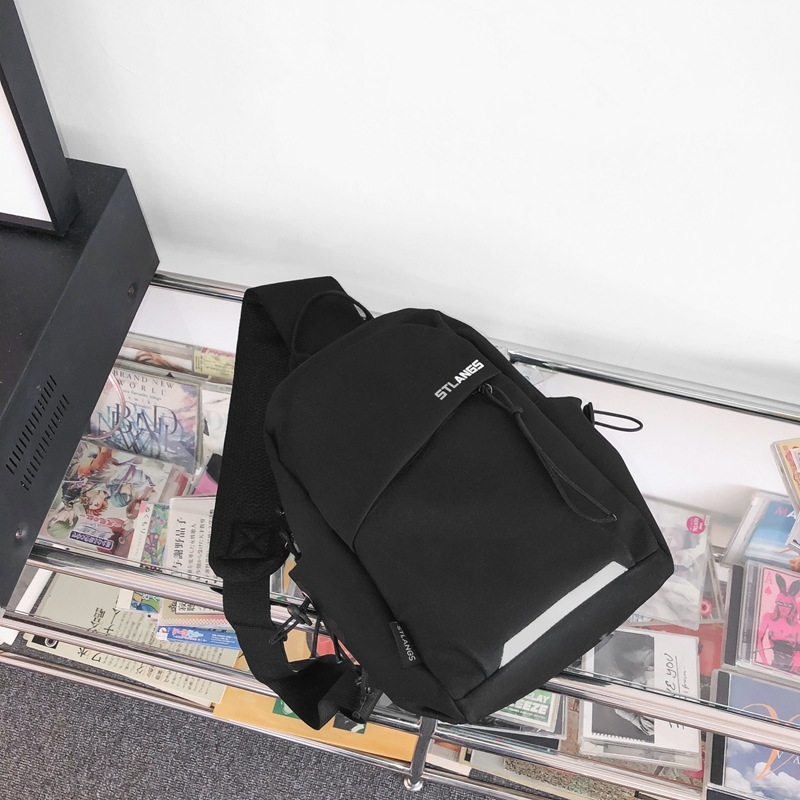 Pánska taška na hrudník, street štýl (nylónová tkanina, polyesterová podšívka, leto 2023, voľnočasové cestovanie)