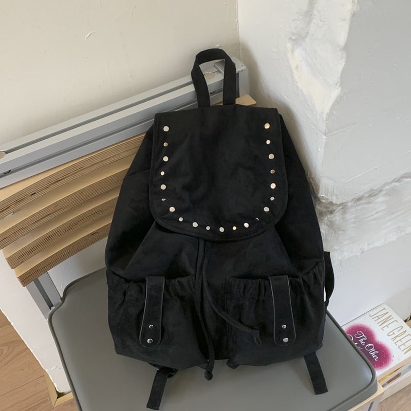 Rucsac dama din suede, stil retro, toamnă 2025, căptușeală din poliester, închidere cu clapă, buzunar interior cu fermoar și buzunar pentru telefon.
