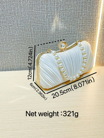 Hedvábný satén box kabelka s uzáverom, pevná konštrukcia, horizontálne štvorcový tvar, vnútorné vrecká pre telefón a identifikačnú kartu