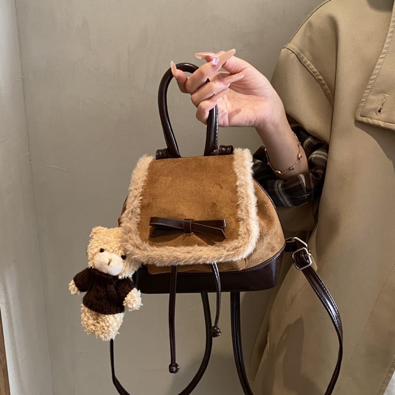 Rucsac mini urban minimalist, PU, căptușeală poliester, închidere cu clapă, buzunar pentru documente, toamnă 2025