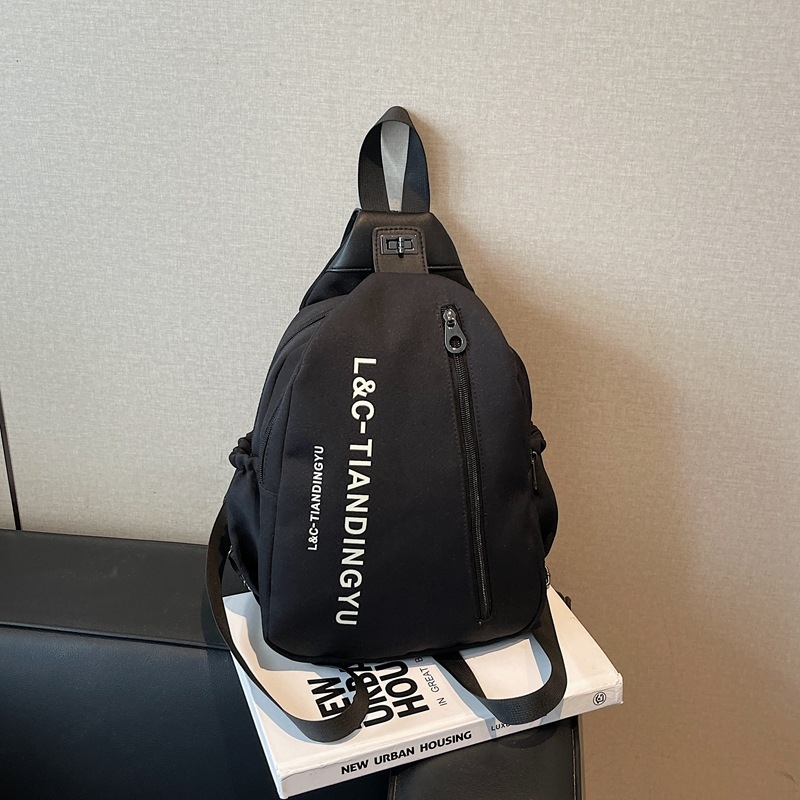 Rucsac portabil multifuncțional cu stil street fashion; Material: pânză; Închidere cu fermoar; Căptușeală poliester; Buzunare interne pentru telefon și card de identitate (Vara 2025)
