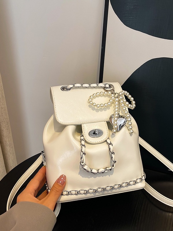 Ruksak u street-trendy stilu, (PU materijal, zatvoren tip otvaranja, poliester podstava, skriveni džep sa zipom i džep za ID)