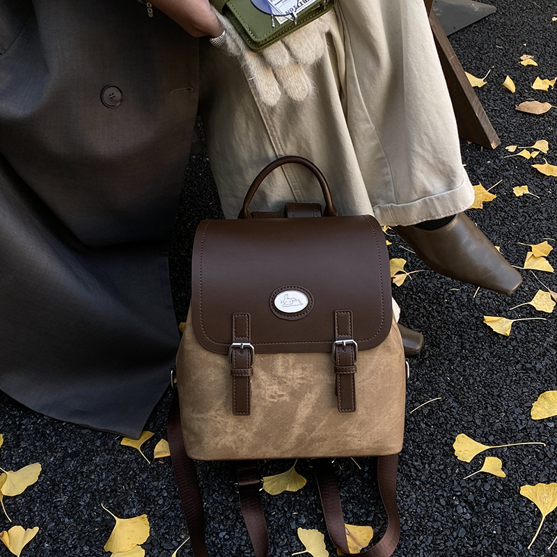 PU ranac s preklopom, unutarnji pretinci za telefon i dokumente, otporan na habanje i protiv krađe