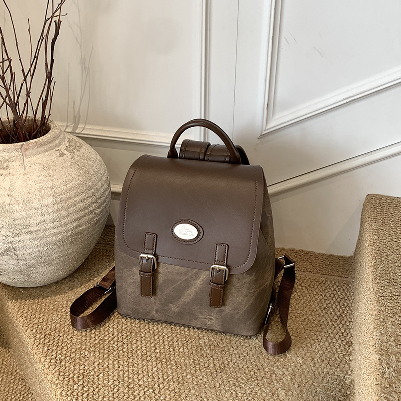 PU ranac s preklopom, unutarnji pretinci za telefon i dokumente, otporan na habanje i protiv krađe