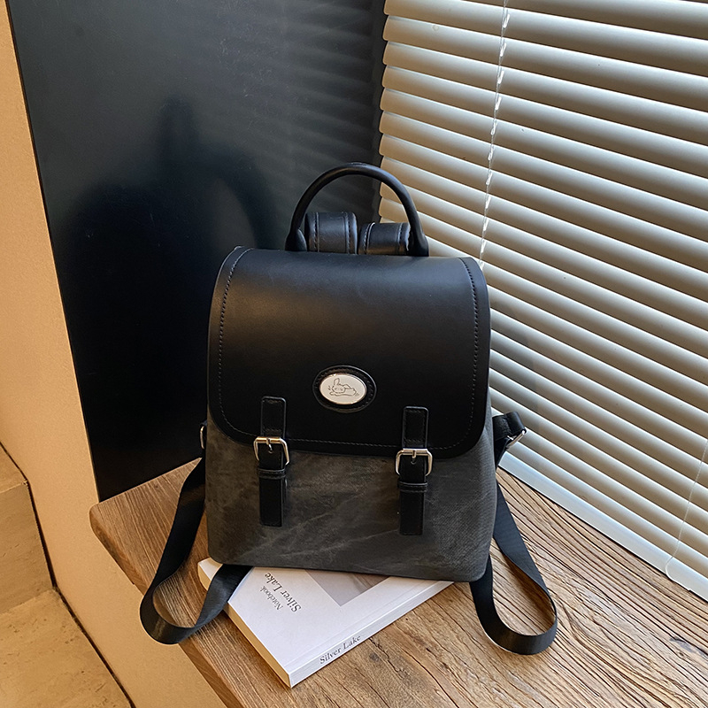 PU ranac s preklopom, unutarnji pretinci za telefon i dokumente, otporan na habanje i protiv krađe