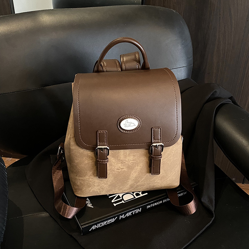 PU ranac s preklopom, unutarnji pretinci za telefon i dokumente, otporan na habanje i protiv krađe