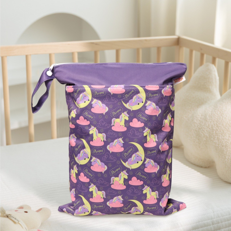 Visiaca taška na skladovanie v detskej izbe – nordický dinosaurus potlač, suché-mokré oddelenie, dvojvrstvová vodotesná, materiál PUL