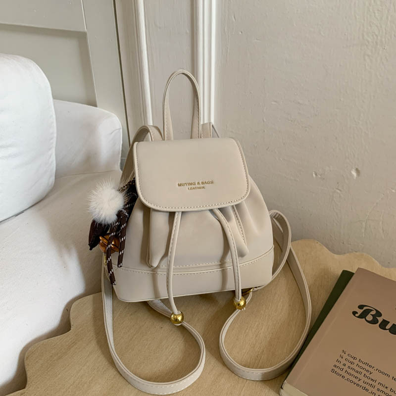 Ženski PU ruksak u retro akademskom stilu, međunarodni trend, zatvaranje kapkom, podstava od poliestera, džep za dokumente, izdanje ljeto 2025