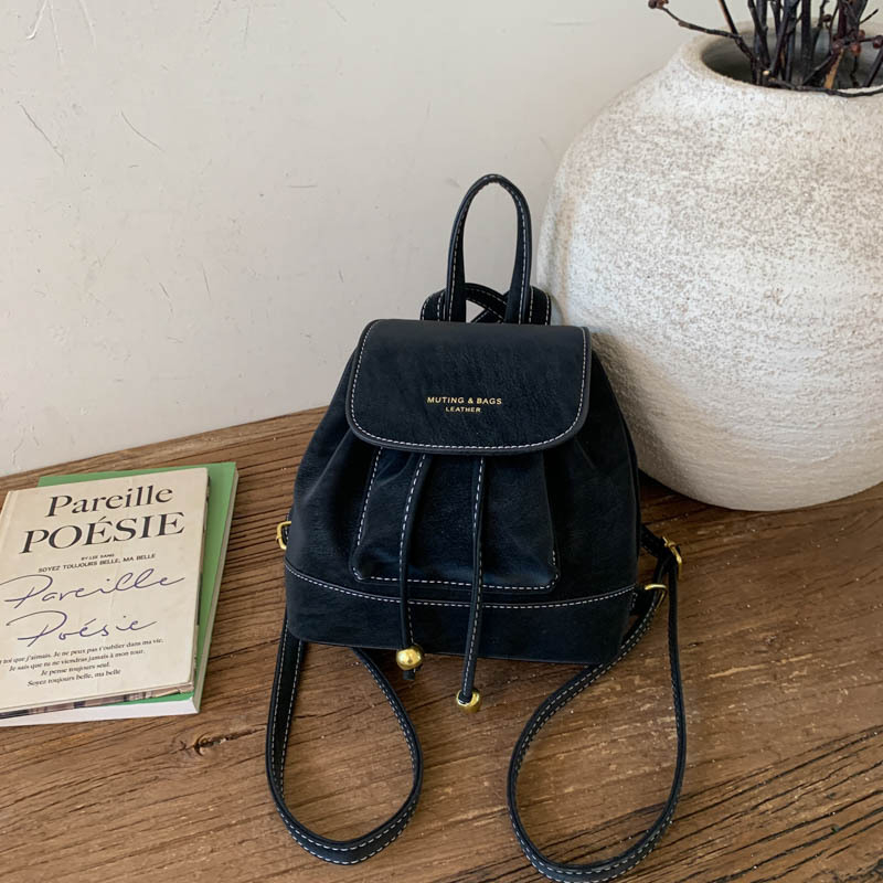 Ženski PU ruksak u retro akademskom stilu, međunarodni trend, zatvaranje kapkom, podstava od poliestera, džep za dokumente, izdanje ljeto 2025