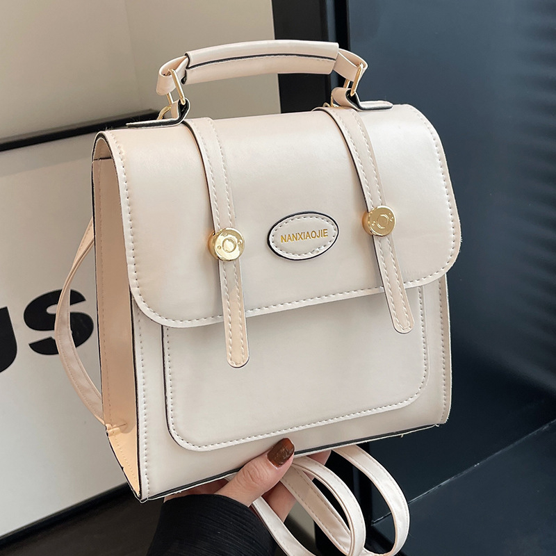 Rucsac PU în stil street, cu închidere magnetică, căptușeală PU, rigiditate medie, buzunar exterior deschis, pentru uz zilnic