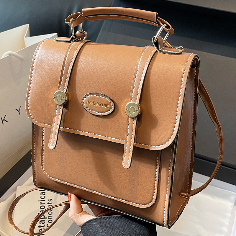 Rucsac PU în stil street, cu închidere magnetică, căptușeală PU, rigiditate medie, buzunar exterior deschis, pentru uz zilnic