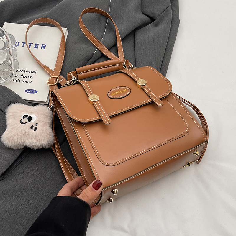 Rucsac PU în stil street, cu închidere magnetică, căptușeală PU, rigiditate medie, buzunar exterior deschis, pentru uz zilnic