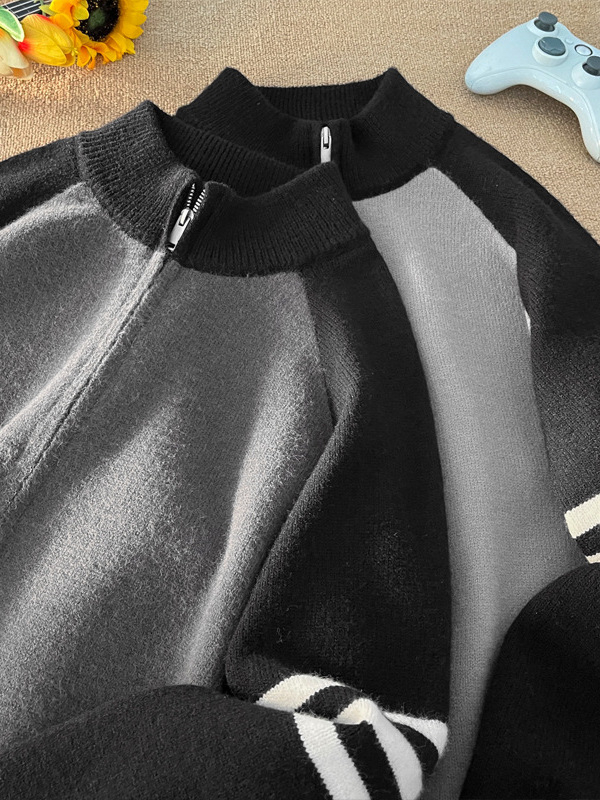 Pleteni kardigan s američkim stilom stojećim ovratnikom, prugasti uzorak, labav kroj, akrilna tkanina 43,8%