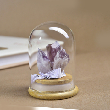 Prírodný ametistat kryštálový klaster vo fľaši s mikro krajinkou – geometrický tvar, značka Qian fat jewelry, materiál: ametist, štýl: moderný minimalistický