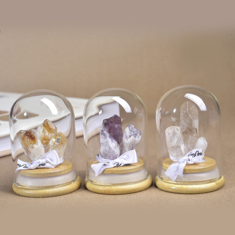 Prírodný ametistat kryštálový klaster vo fľaši s mikro krajinkou – geometrický tvar, značka Qian fat jewelry, materiál: ametist, štýl: moderný minimalistický