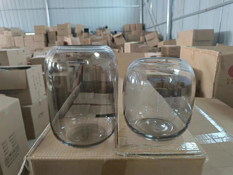 Γυάλινο βάζο μπονσάι με βρύα και μικροτοπίο, ελλειπτικού σχήματος, φυσητό γυαλί, εξατομίκευση