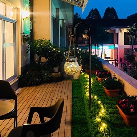 Cârlig din fier în stil cioban, lanternă solară pentru exterior și hrănitoare pentru păsări