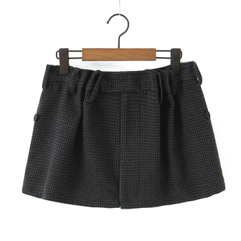 Polovičná sukňa s vysokým pásom a nerovným dizajnom gombíkov, zmes polyestera a elastanu, vzor blokov farieb s kolážovým šitím, 50–70% polyesteru, mierna pružnosť, jeseň 2025