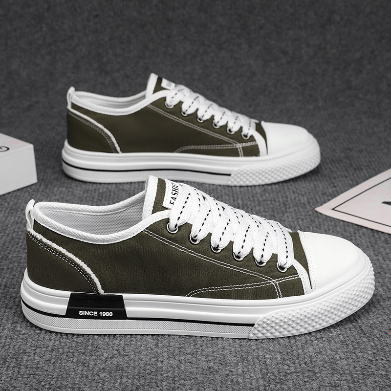 Pánske tenisky, plátenný vrchný diel, guľatá špička, šnúrky, podrážka s injektovaným formovaním, jar 2025