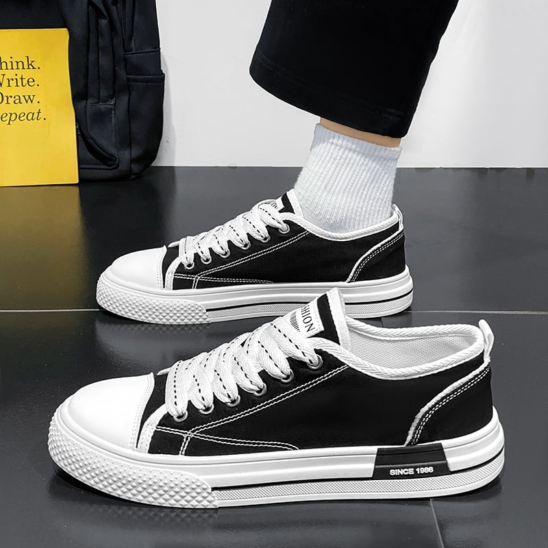 Pánske tenisky, plátenný vrchný diel, guľatá špička, šnúrky, podrážka s injektovaným formovaním, jar 2025