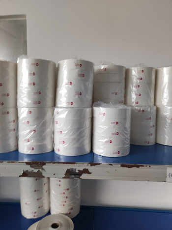 Automatická kruhová etiketovačka s priehľadným kruhovým separátorom štítkov | Tvar: Kruhový; Materiál: PVC lepidlo a ďalšie; Spracovanie na zákazku: Áno; Dlhodobá teplotná odolnosť: Jednoradový 2 cm 10 000 ks/rolka; 2,5 cm 5 000 ks/rolka; 3 cm 5 000 ks/rol