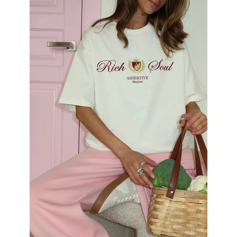 Bavlnené tričko s 3D tlačou, krátke rukávy, guľatý výstrih, voľný strih, stredná dĺžka.