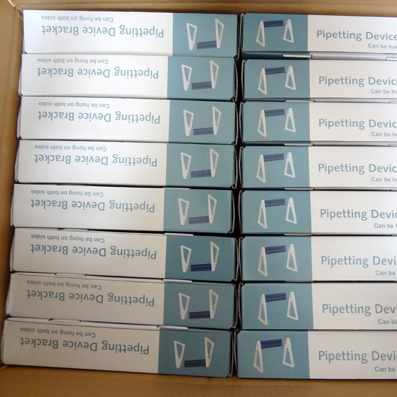 Pipetový držiak v tvare oblúka – kompatibilný s pipetami Dalong, Eppendorf a Baiduo (Typ A, plastový; model Tripod)