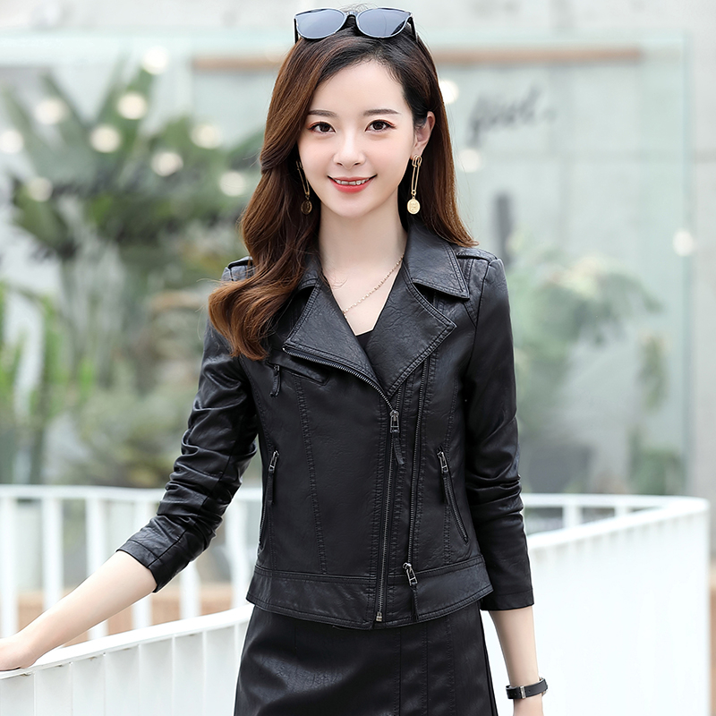 Dámska kožená bunda z pravej ovčej kože, úzky strih, biker štýl, zips predný, golier typu saka, dlhé rukávy, normálna dĺžka 50–65 cm, jar 2024