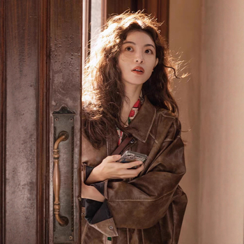 Dámska imitovaná kožená bunda, ultra krátka dĺžka ≤40 cm, zips, golier Turn-Down, jar 2025