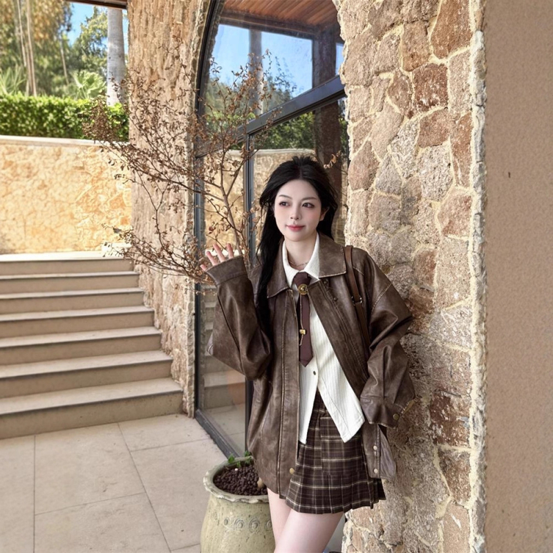 Dámska imitovaná kožená bunda, ultra krátka dĺžka ≤40 cm, zips, golier Turn-Down, jar 2025