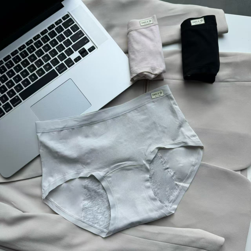 Menštruačné nohavičky s ochranou proti úniku a bočnému presakovaniu, priedušný bavlnený materiál (vonkajší 95% bavlna, vnútorná vrstva 100% bavlna)