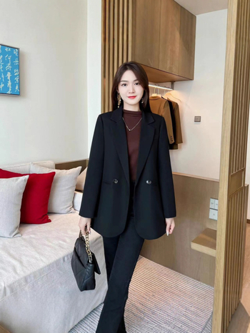 Dámsky kancelársky blejzer, polyester, jednobarevný vzor, zapínanie na jeden rad gombíkov, kostýmový golier, anti-žehlenie