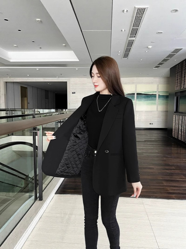 Dámsky kancelársky blejzer, polyester, jednobarevný vzor, zapínanie na jeden rad gombíkov, kostýmový golier, anti-žehlenie