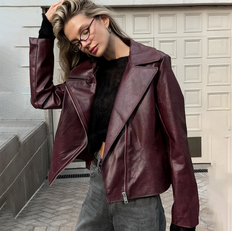 Dámska PU kožená bunda so sako-golierom, zipsom a dlhými rukávmi; PU a polyesterová zmes; Zima 2024.