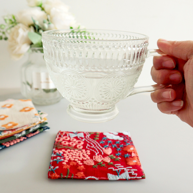 Podšálka z bavlny a ľanu, s kvetovanou výšivkou, štvorcový tvar, hrubý izolačný materiál, vidiecky štýl